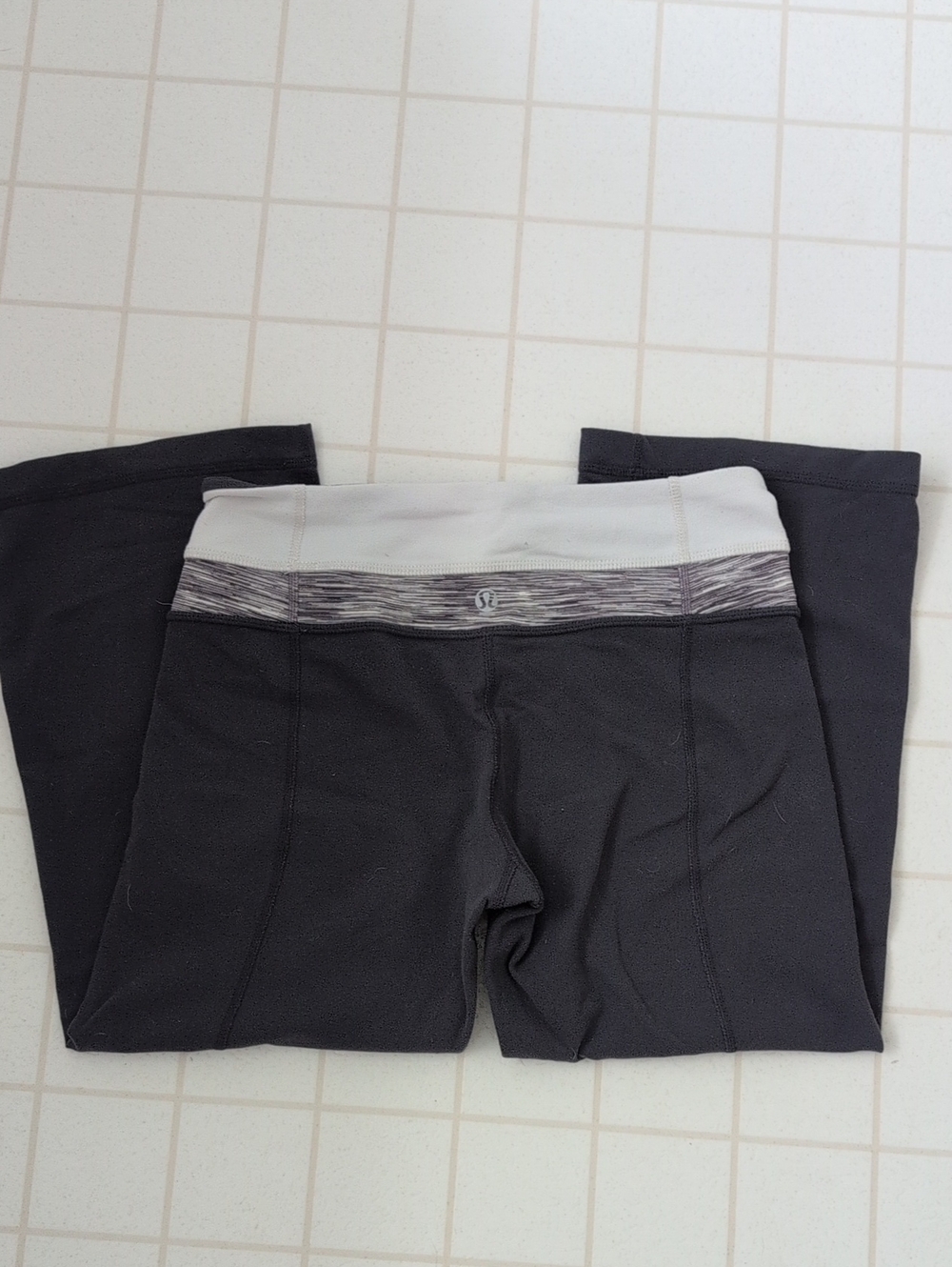 Lululemon Grey Black Capris Leggings
